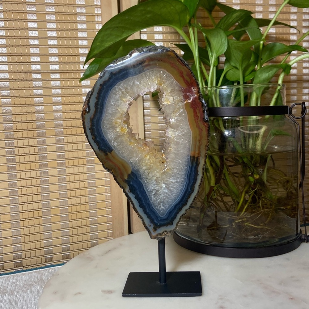 AGATE GEODE ON STAND